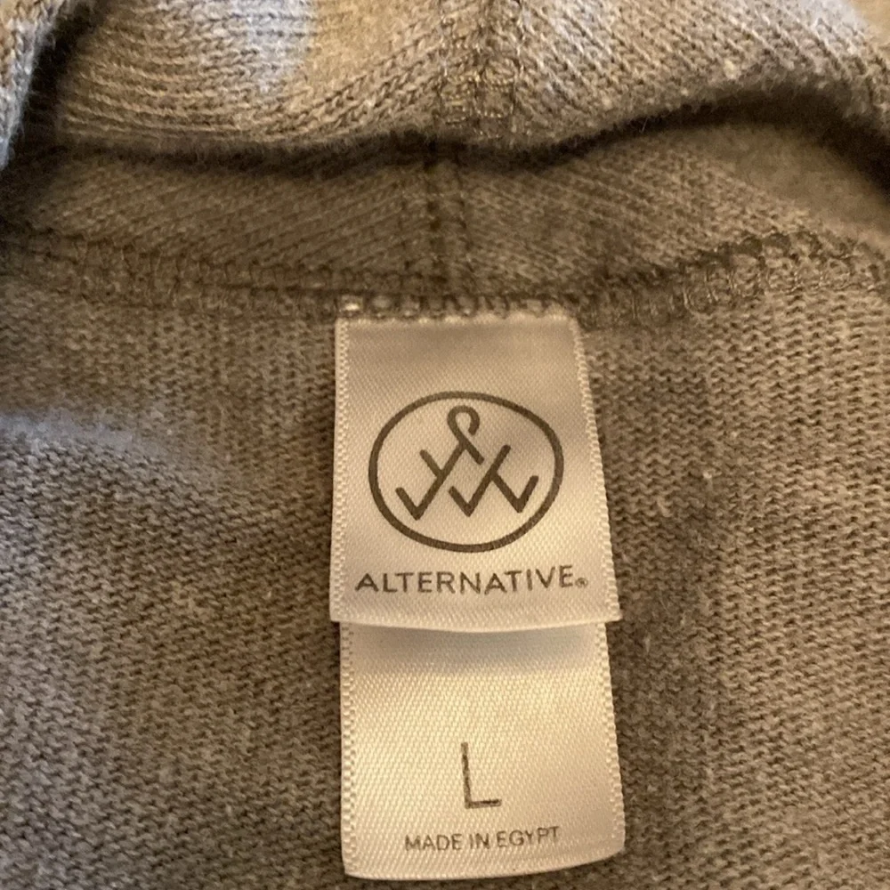 Alternative Gray Cardigan Sweater Lightweight Knit. Pockets. Size L.